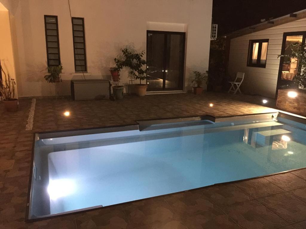 Nicole Residence Avec Piscine Chauffee & Jacuzzi Saint-Andre Bagian luar foto