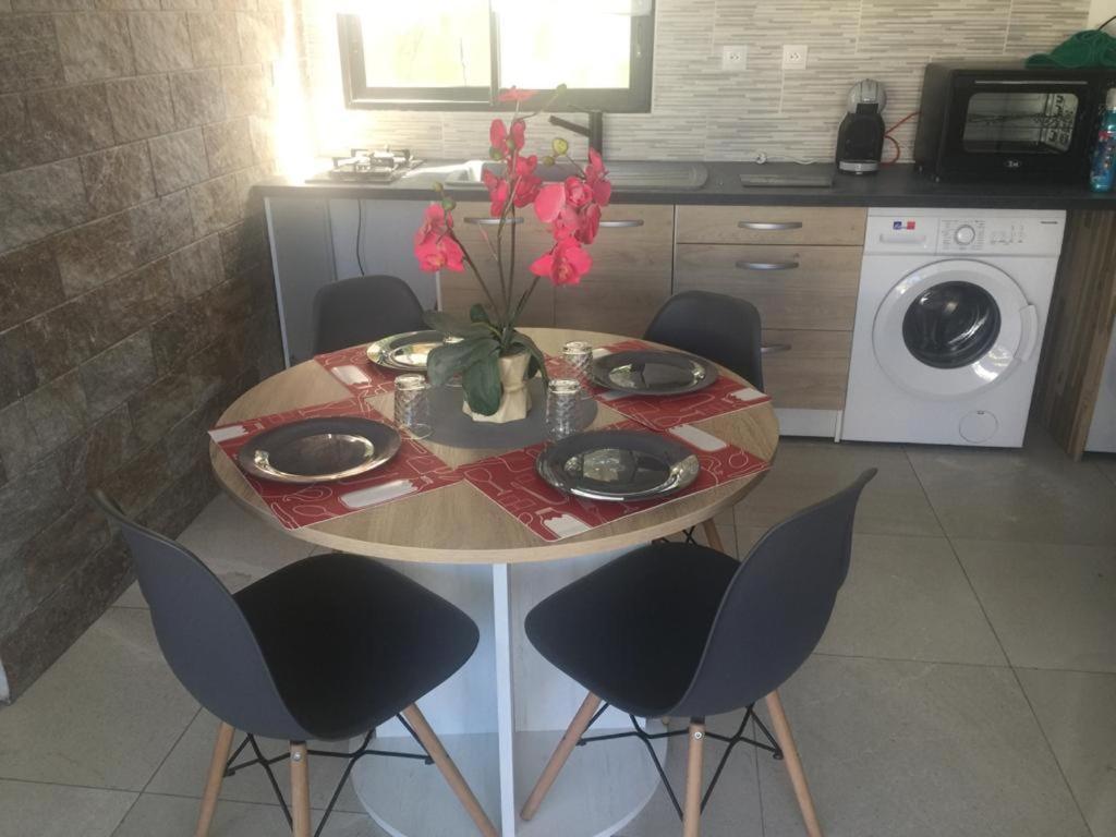 Nicole Residence Avec Piscine Chauffee & Jacuzzi Saint-Andre Bagian luar foto