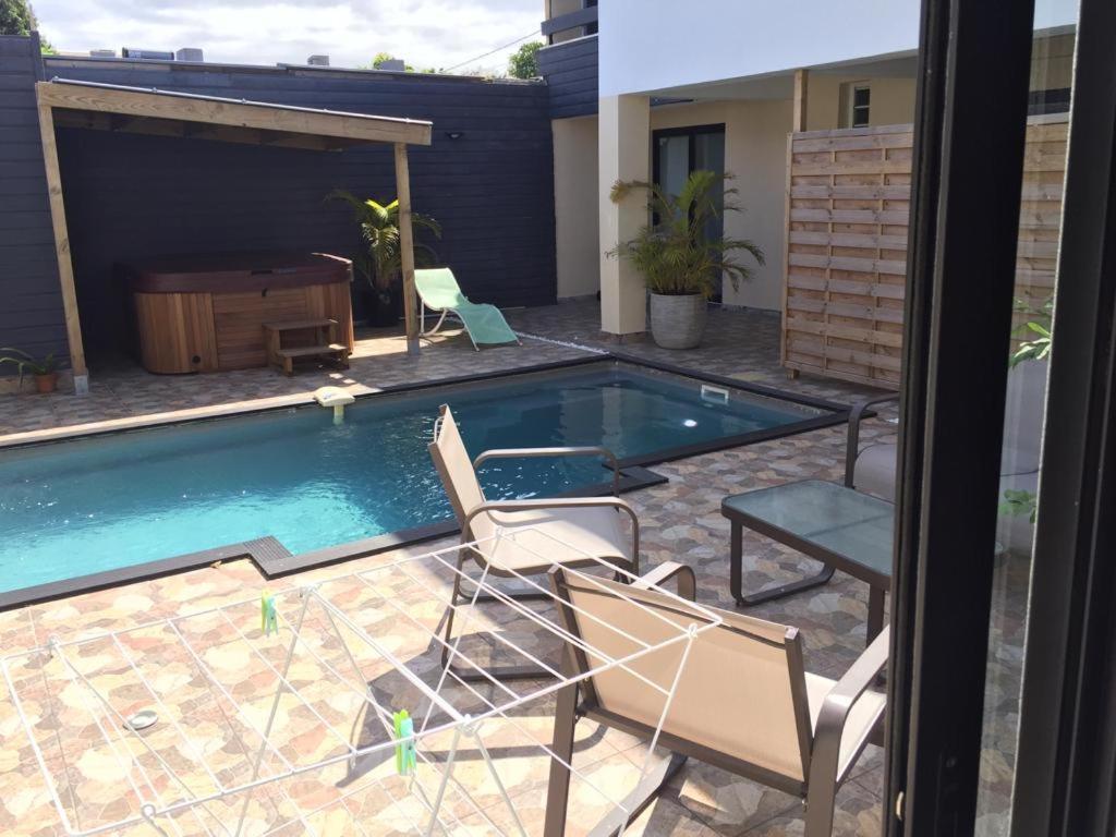 Nicole Residence Avec Piscine Chauffee & Jacuzzi Saint-Andre Bagian luar foto