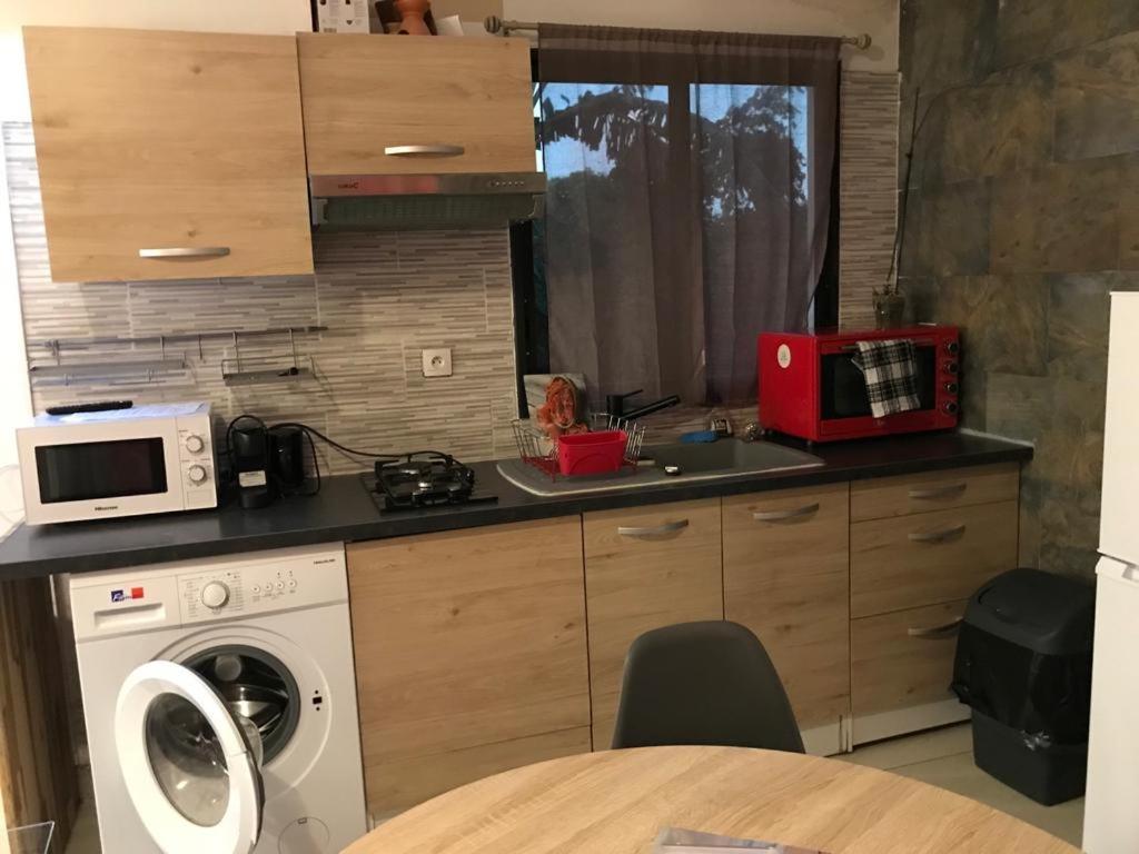Nicole Residence Avec Piscine Chauffee & Jacuzzi Saint-Andre Bagian luar foto