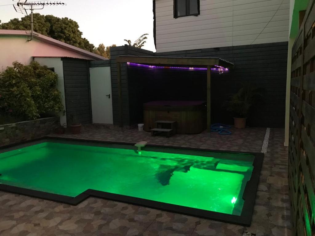 Nicole Residence Avec Piscine Chauffee & Jacuzzi Saint-Andre Bagian luar foto