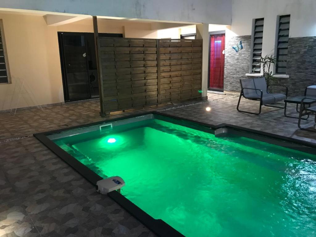 Nicole Residence Avec Piscine Chauffee & Jacuzzi Saint-Andre Bagian luar foto