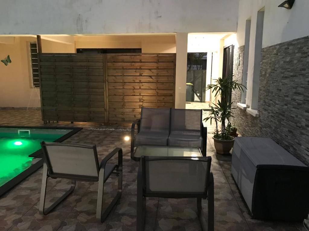 Nicole Residence Avec Piscine Chauffee & Jacuzzi Saint-Andre Bagian luar foto