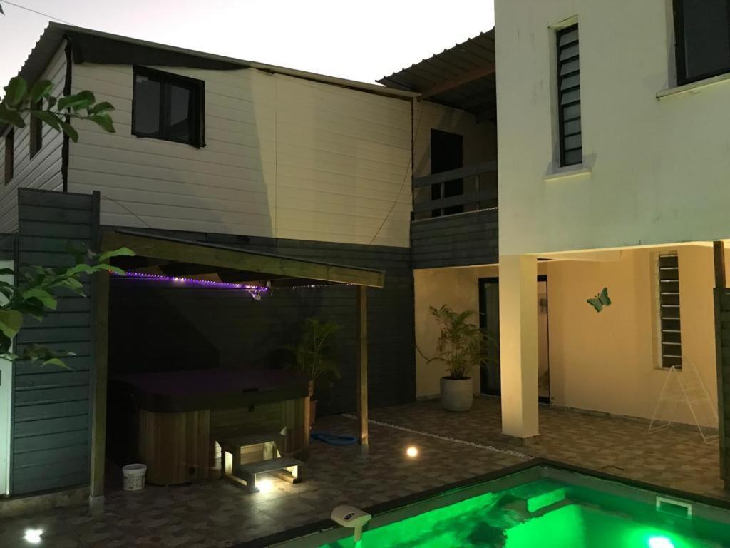 Nicole Residence Avec Piscine Chauffee & Jacuzzi Saint-Andre Bagian luar foto