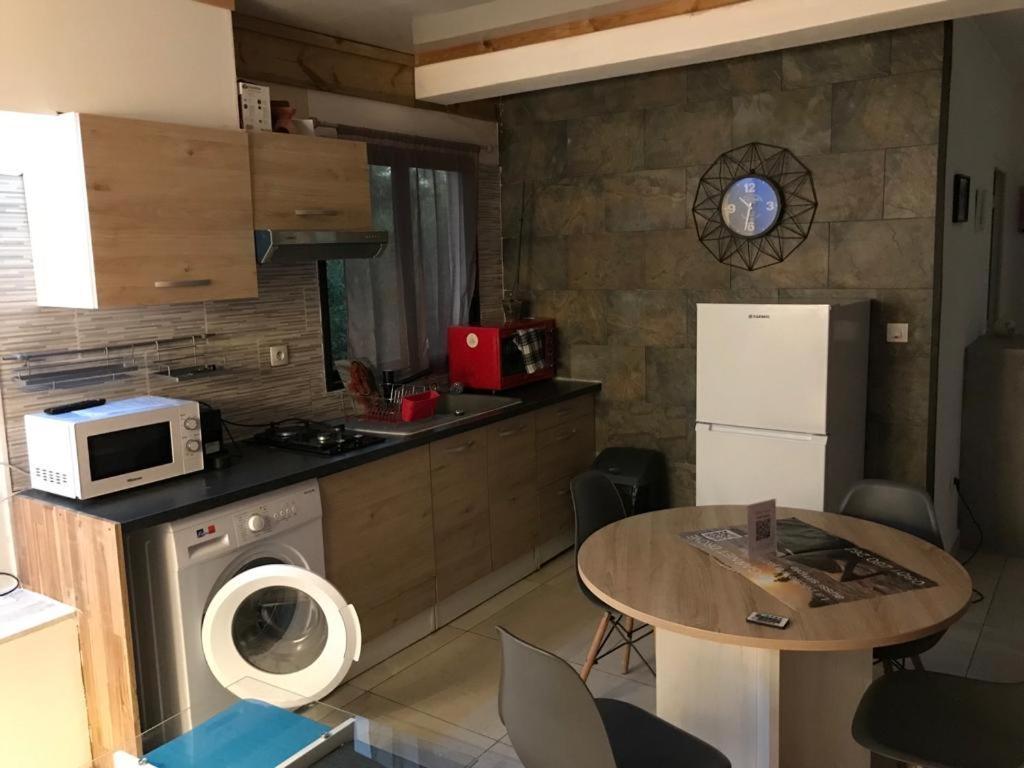 Nicole Residence Avec Piscine Chauffee & Jacuzzi Saint-Andre Bagian luar foto